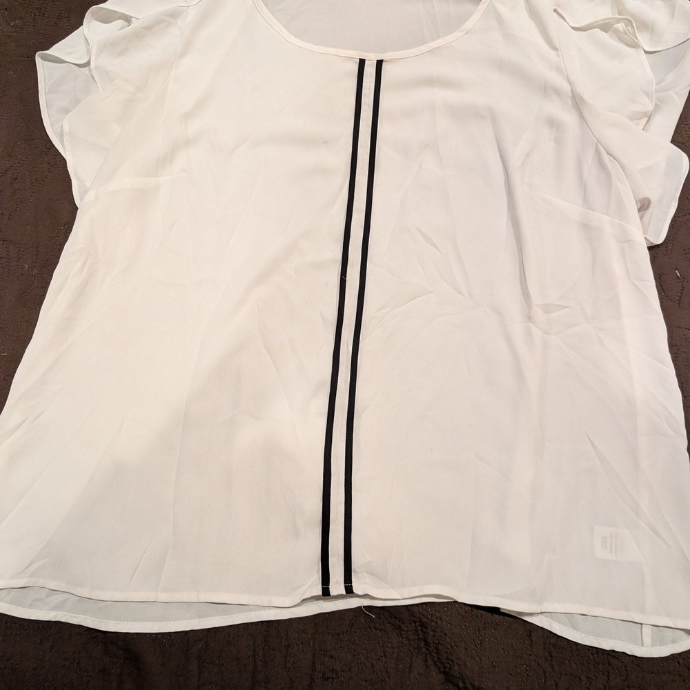 Coldwater Creek White Flutter Sleeve Blouse with Black Trim 1x/18